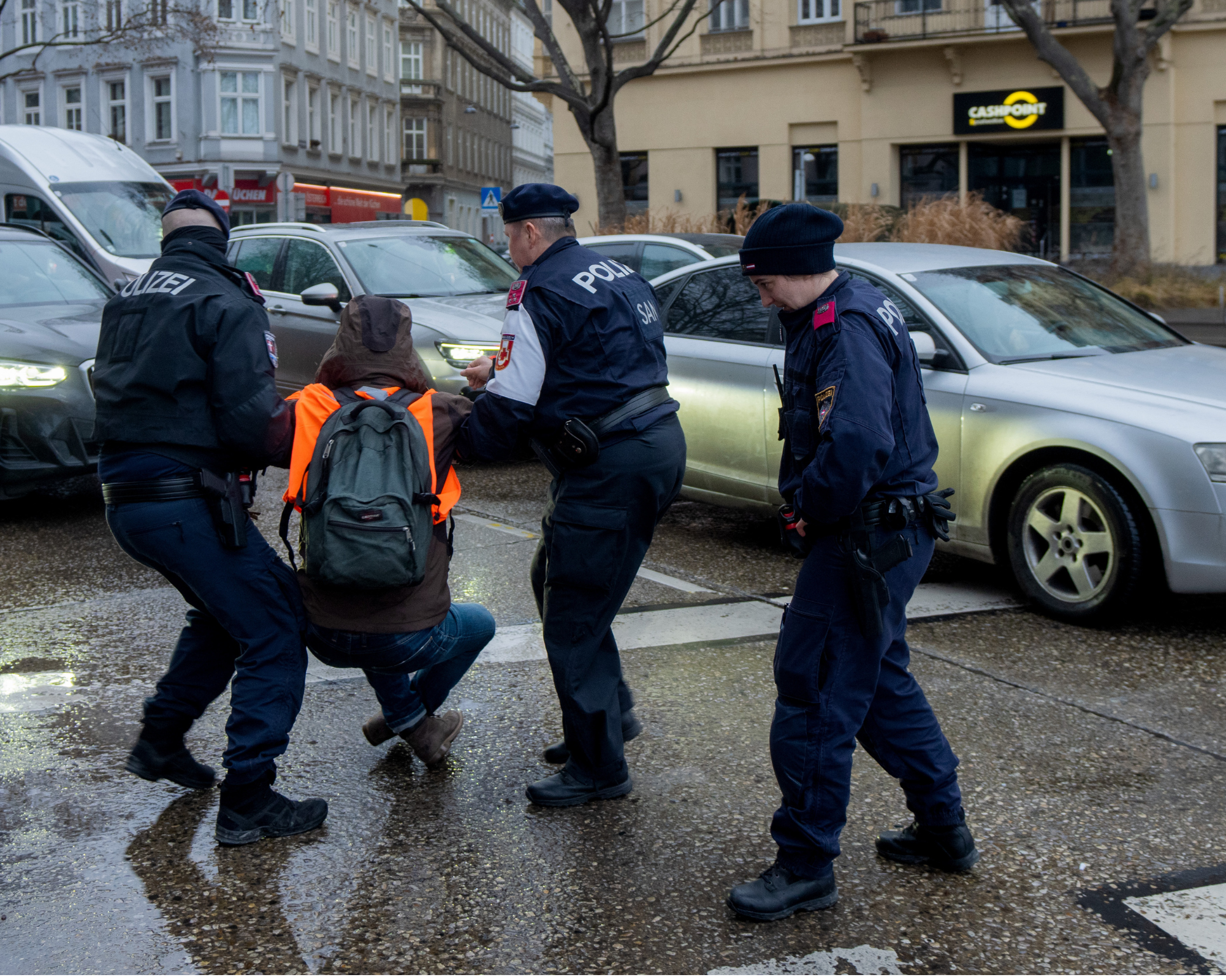 „Ich frage mich, warum der Polizist überhaupt meine Hoden anfassen wollte.“